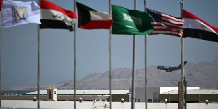 Alto mando militar de Estados Unidos visitó Gaza y dijo que combinará un “centro cívico-militar” para “estabilizar” la zona