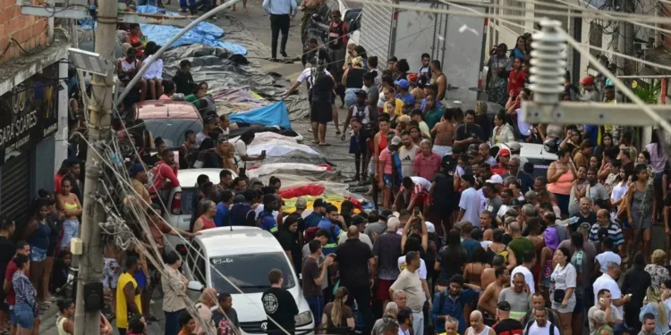 La defensoría pública de Rio de Janeiro dice que son 132 los muertos en megaoperación policial