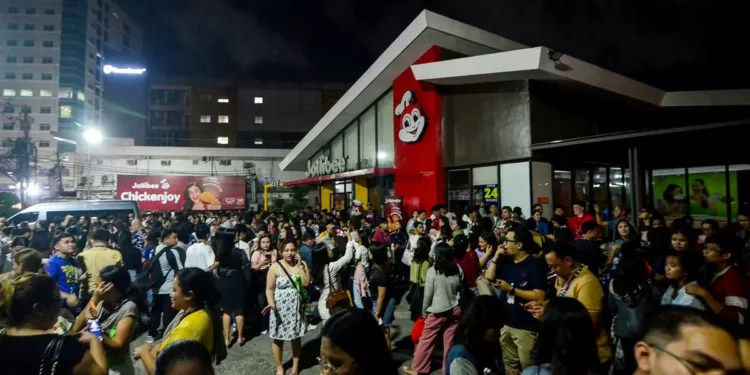 Un maremoto de magnitud 6,9 sacudió este martes Filipinas y dejó al menos 5 muertos