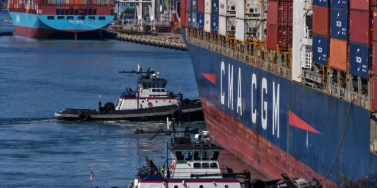 Donald Trump anunció aranceles adicionales del 100% contra China