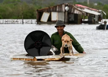 Furia de huracán Melissa deja a cubanos damnificados y sin hogar