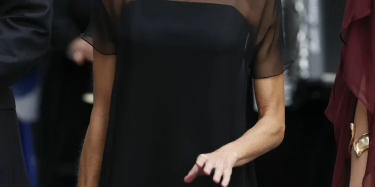 La reina Letizia envite por el negro en los premios Princesa de Asturias