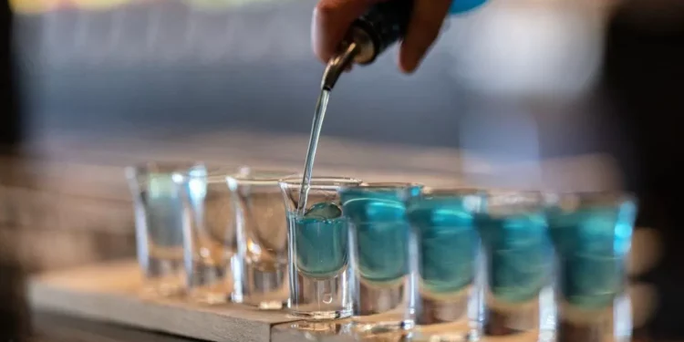 Investigan en Brasil intoxicaciones por consumo de trinque adulterado; hay al menos un muerto