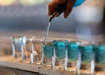 Investigan en Brasil intoxicaciones por consumo de trinque adulterado; hay al menos un muerto