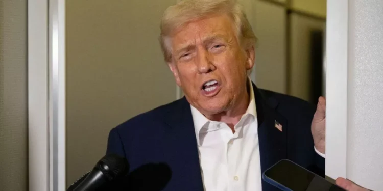 Trump viajó a Asia en misión comercial y hay expectativa ecuménico por la reunión con Xi Jinping