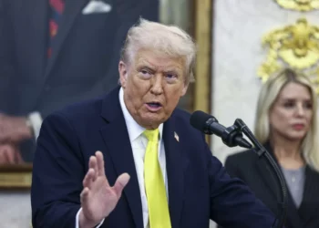 Trump está “considerando” realizar ataques al narcotráfico en territorio venezolano