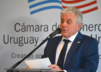 principiante embajador de EEUU en Uruguay se compromete a trabajar en comercio e inversiones
