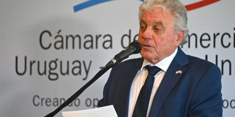 principiante embajador de EEUU en Uruguay se compromete a trabajar en comercio e inversiones