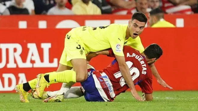 El Sporting, de amarillo y blanco en Vitoria: la intrahistoria de un divorcio y un uniforme alce el Mirandés