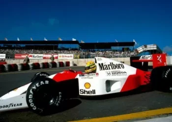 actualidad puedes pujar por uno de los Fórmula 1 conducidos por Ayrton Senna