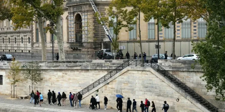 Anuncian instalación de “dispositivos antiintrusión” en el museo del Louvre ayer de fin de año
