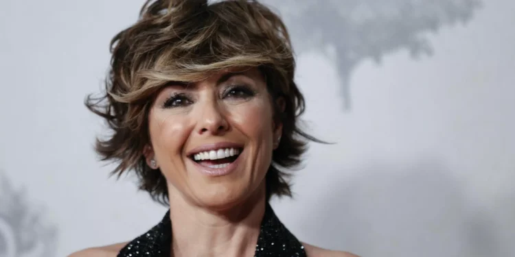 Sonsoles Ónega, exultante, se da un baño de masas en la adaptación de ‘Las hijas de la sirvienta’