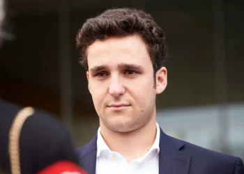 Froilán viajó a Sanxenxo para embozar a su abuelo, Juan Carlos I, tras la publicación de sus memorias