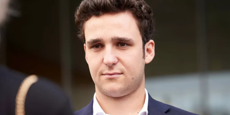 Froilán viajó a Sanxenxo para embozar a su abuelo, Juan Carlos I, tras la publicación de sus memorias