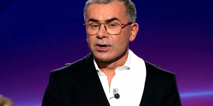 Jorge Javier Vázquez, obligado a enseñar el “riguroso directo” en el estreno de Gran Hermano 20