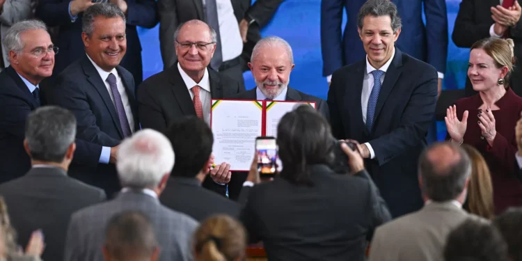 Lula sanciona ley que reduce impuestos a quienes tienen menos ingresos