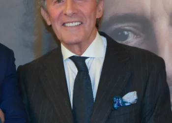 Llega a las librerías el neófito libro del periodista Jesús Álvarez, ‘Cerca de las estrellas’, en el que repasa 50 años de hazañas, vivencias y anécdotas en radio y televisión