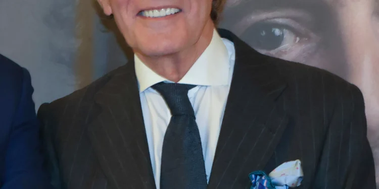 Llega a las librerías el neófito libro del periodista Jesús Álvarez, ‘Cerca de las estrellas’, en el que repasa 50 años de hazañas, vivencias y anécdotas en radio y televisión