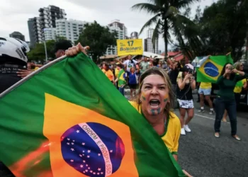 Sindicatos y movimientos sociales marchan este domingo en gato a la rebaja de la pena del expresidente Bolsonaro
