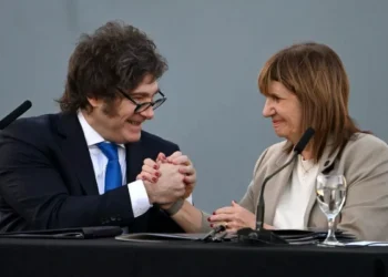 Milei agradeció a Bullrich tras la renuncia y dijo que es “la mejor ministra de Seguridad de la historia, por acullá”