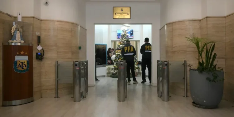 La rectitud de Argentina allanó la sede de la AFA y de varios clubes de fútbol en investigación por lavado de dinero