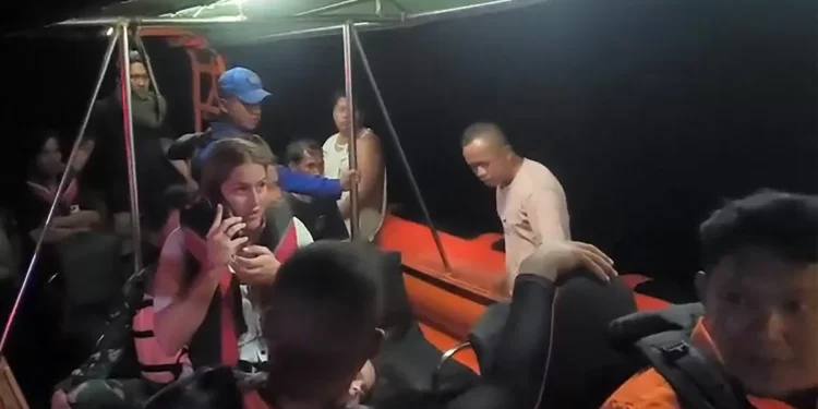 Naufragio en Indonesia: encontraron el cuerpo de una niña que es hija de un oriental; continúan la búsqueda