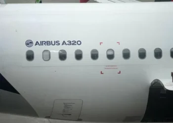 Aviones Airbus comienzan a normalizar servicios tras alerta que afectó vuelos en todo el orbe