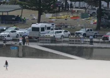 Atentado en Australia: padre e hijuelo mataron a 15 personas durante una festividad judía en una playa en Sídney