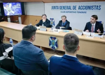 Rayco García saca adelante una junta más convencional