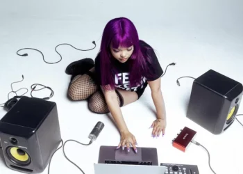 Soffyy, la intérprete chilena de 17 años que firmó con el sello de Billie Eilish y Lana del Rey