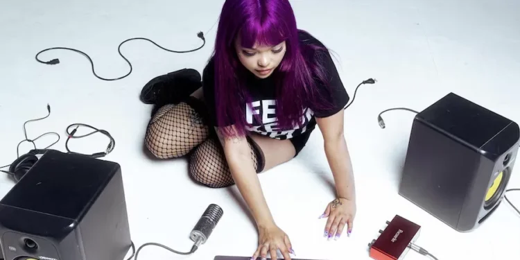 Soffyy, la intérprete chilena de 17 años que firmó con el sello de Billie Eilish y Lana del Rey