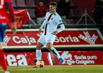 La lesión de Raíllo obliga a Kumbulla a encargarse galones en el Mallorca: el Elche, primer examen