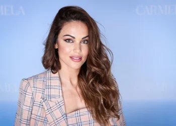 Lara Álvarez (39 años) recomienda estos cuatro ejercicios para fortalecer el cuerpo de forma rápida y mejorar la indolencia