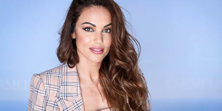 Lara Álvarez (39 años) recomienda estos cuatro ejercicios para fortalecer el cuerpo de forma rápida y mejorar la indolencia