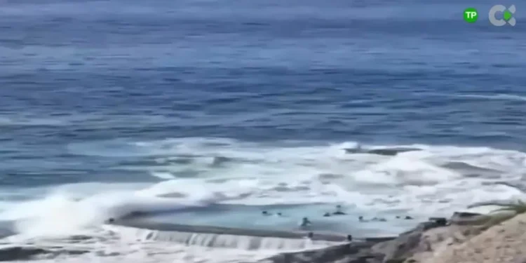 Cinco personas fueron arrastradas y murieron por un acceso de mar en una piscina natural en Tenerife