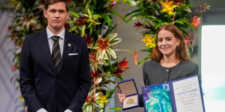 María Corina Machado no asistió a la entrega del Nobel de la tregua: lo recibió su hija