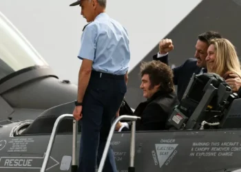 Milei presenta cazas F16 que compró a Dinamarca como “ángeles protectores” de Argentina