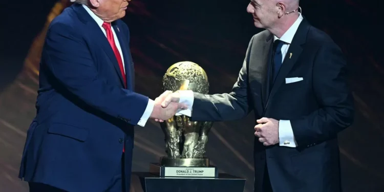 Donald Trump es galardonado con el primer distinción de la Paz de la FIFA