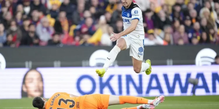 Joan Garcia ya come en la mesa de los grandes porteros del globo