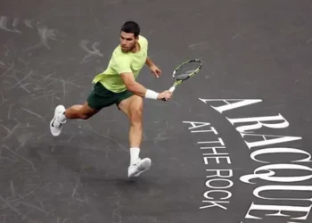 Tiafoe derrota a Alcaraz en el ‘tie break’ de espina exhibición en Nueva York