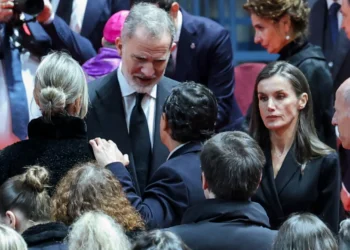 Los detalles de los reyes Felipe y Letizia con los familiares de las víctimas en Huelva