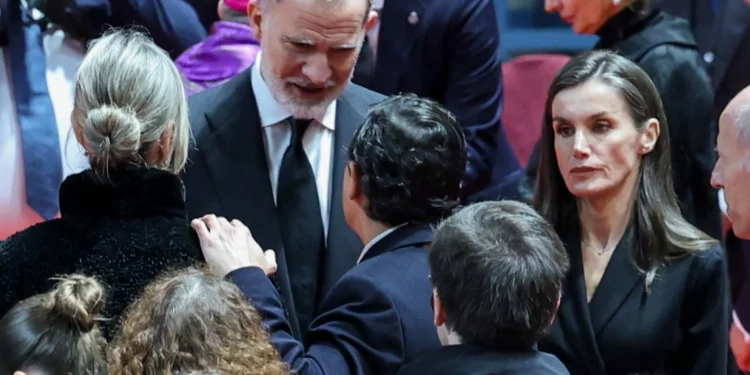 Los detalles de los reyes Felipe y Letizia con los familiares de las víctimas en Huelva