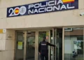 Detenido un septuagenario tras rayar con unas llaves un coche