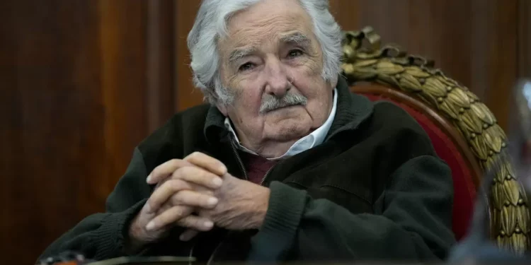 Pueblo español distinguirá a Mujica con su nombre en paseo marítimo