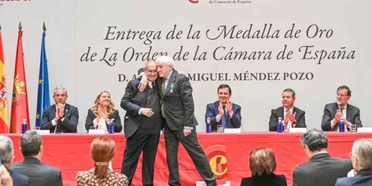 Sonoro homenaje a Méndez Pozo por la Medalla de Oro