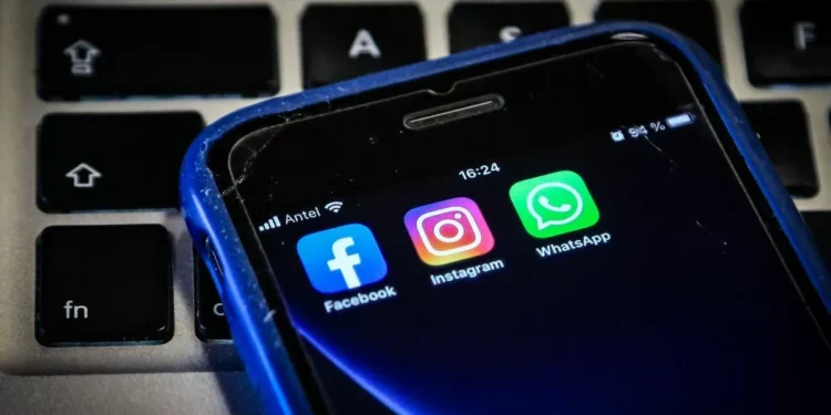 Francia aprobó proyecto de ley que prohíbe a menores de 16 años el utilización de redes sociales