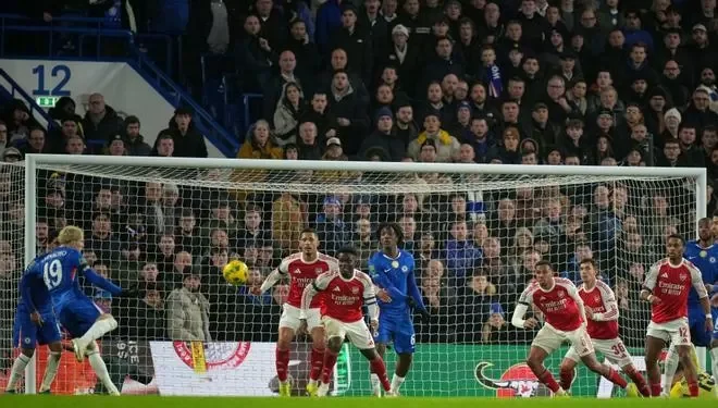 Garnacho deja con vida al Chelsea