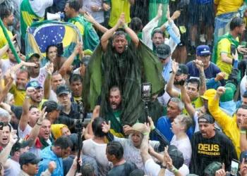 Casi 50 hospitalizados por un centella que cayó cerca de seguidores de Bolsonaro en Brasil: mirá el video