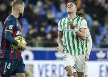 Carlos Isaac, tras su gol alce el Huesca: “Pensamos en primero malcenernos y luego ya mirar más arriba”