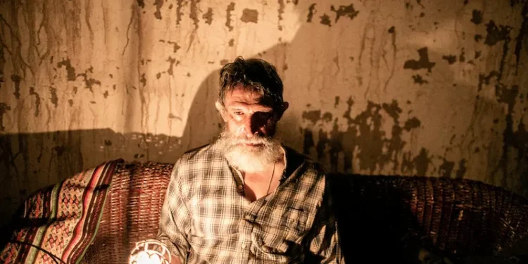 Oro agrio, la película chilena protagonizada por Francisco Melo y Kat Sánchez que se exhibirá gratis en Tarapacá